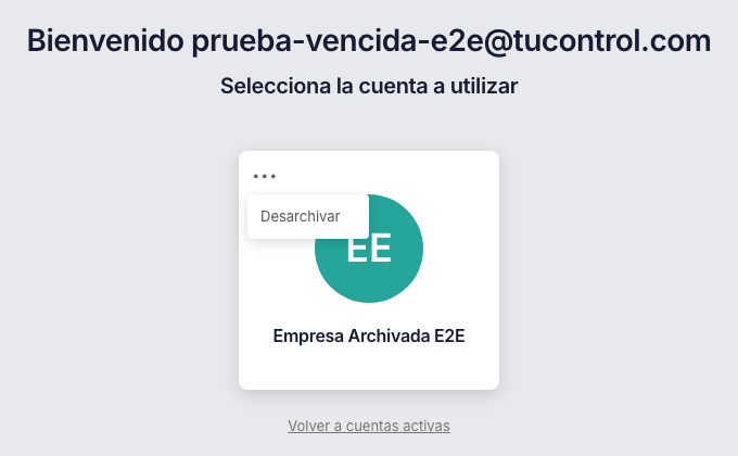 Lista de cuentas archivadas con el menú ⋯ abierto en la opción Desarchivar y el enlace Volver a cuentas activas